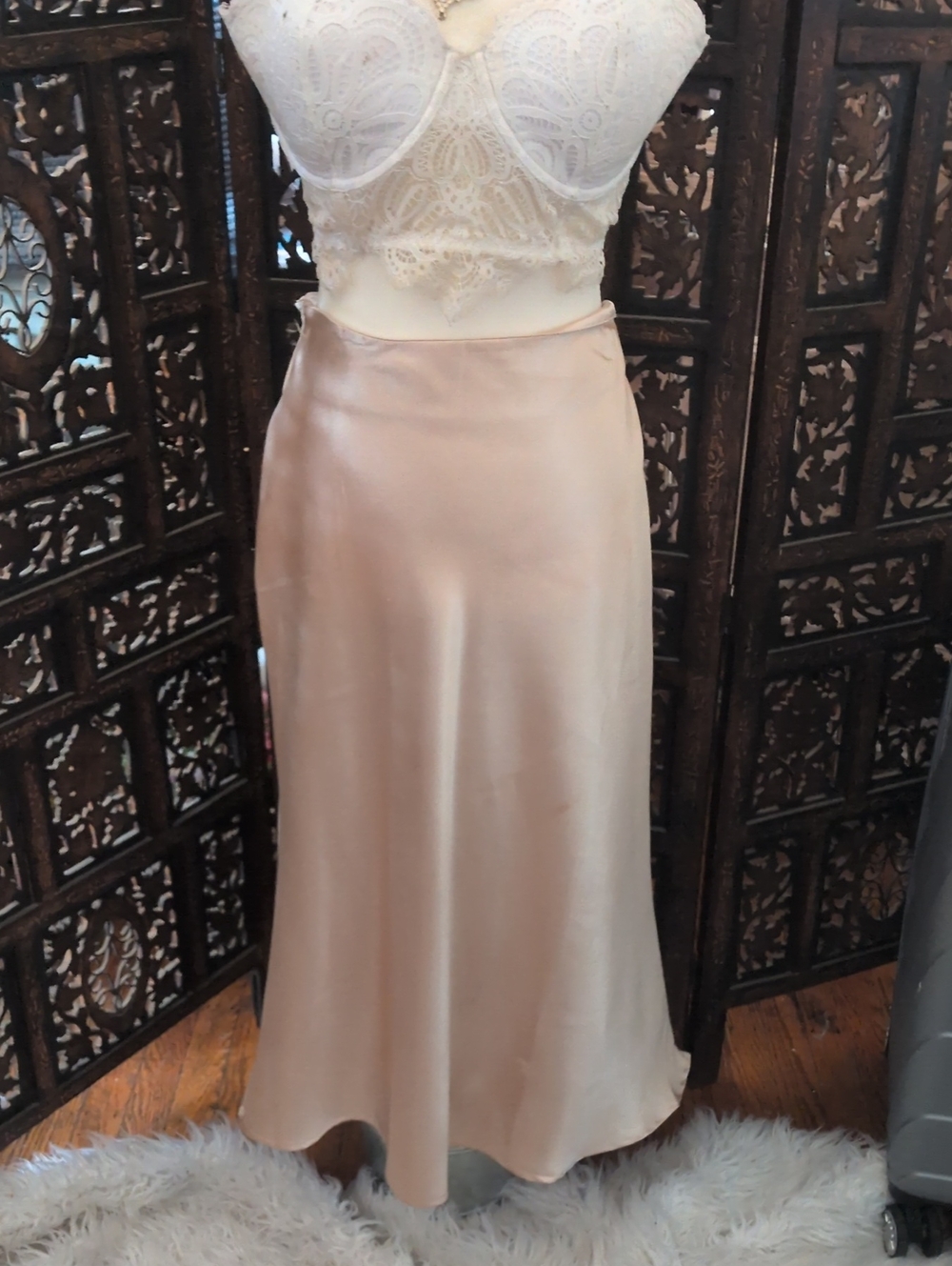 Satin Slip Midi Skirt in Champagne- Mokingtop  XL..Fits Small..Side Zipper.